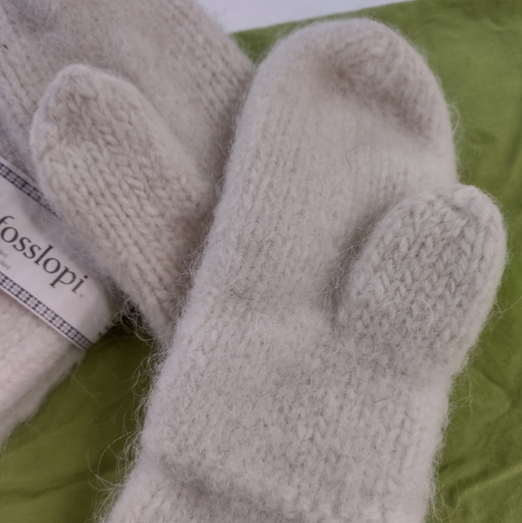 Woolen Mittens - Picture 3 of 5